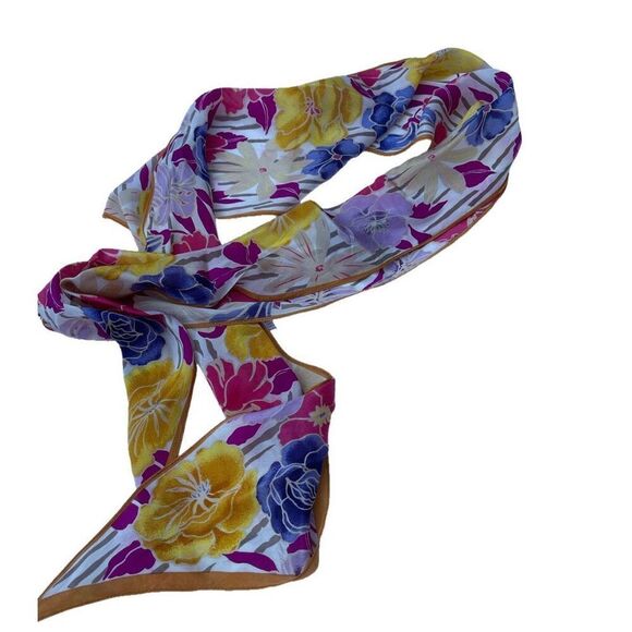 Oscar de La Renta Accessories - Vintage Oscar de La Renta 100% silk neck scarf.